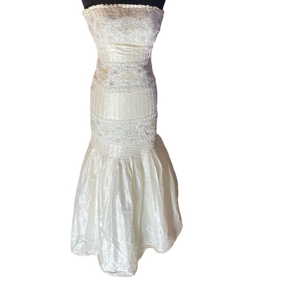 Anne Barge’s beautiful La Fleur Bridal Collection.